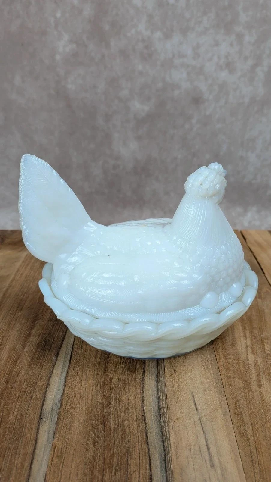 Pollo en canasta de vidrio blanco opalina - marcada Sv – photo 6